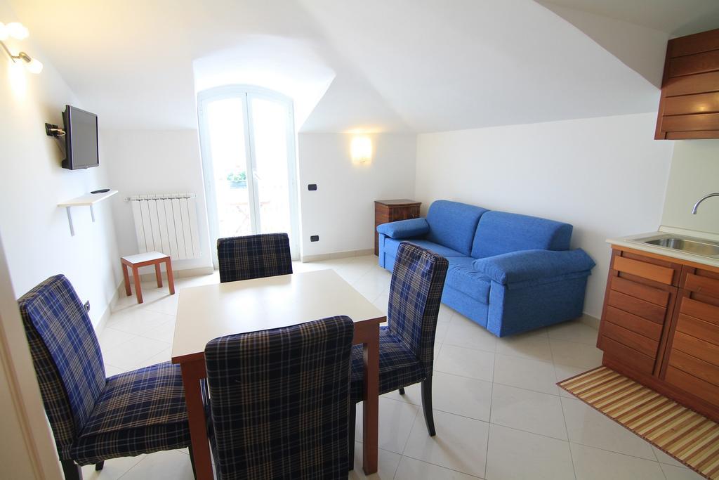 Residenza Marina Apartment Riva Ligure Cameră foto